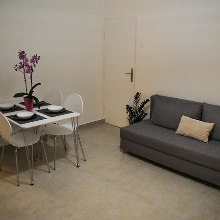 Apartman Gulliver In The Center, 10 Meters From The Sea With Private Parking In Natural Shade Rabac Eksteriør bilde