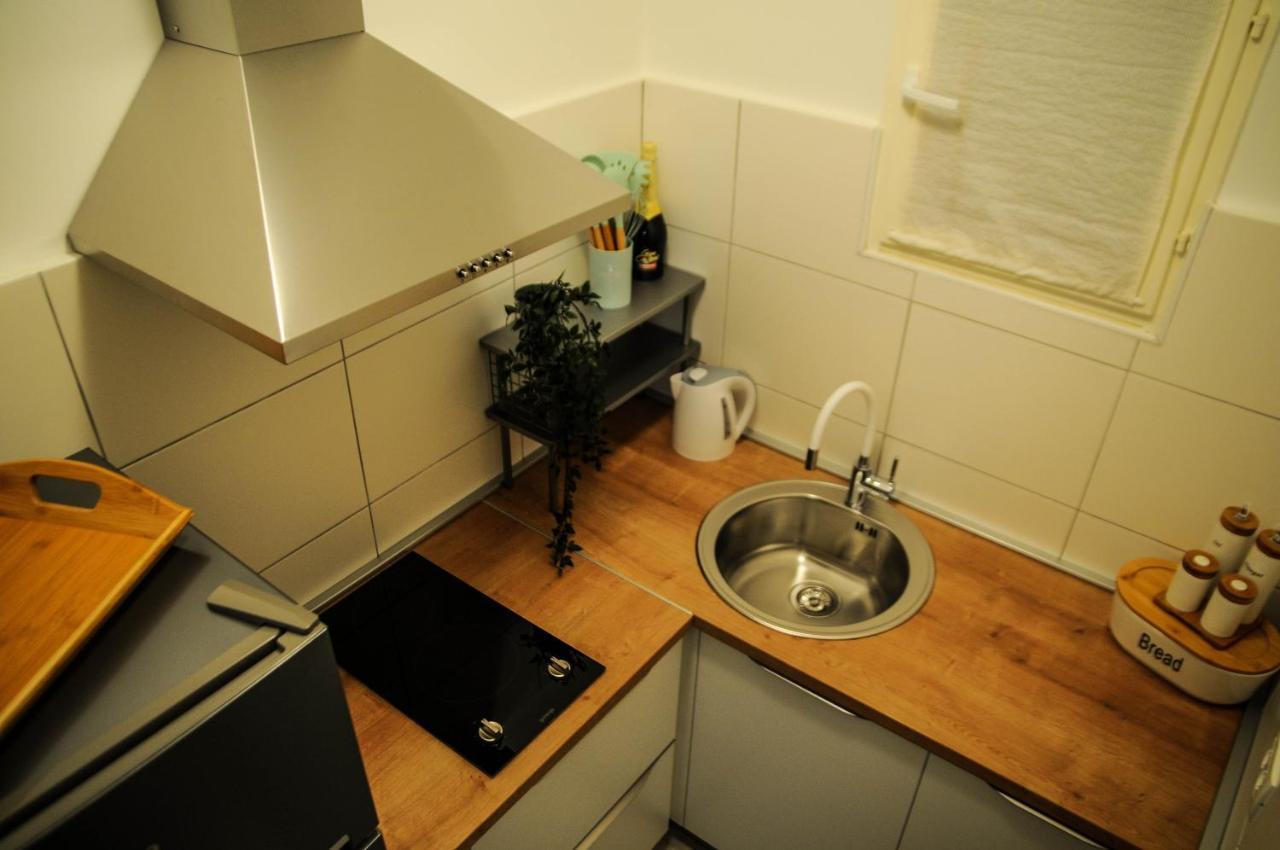 Apartman Gulliver In The Center, 10 Meters From The Sea With Private Parking In Natural Shade Rabac Eksteriør bilde