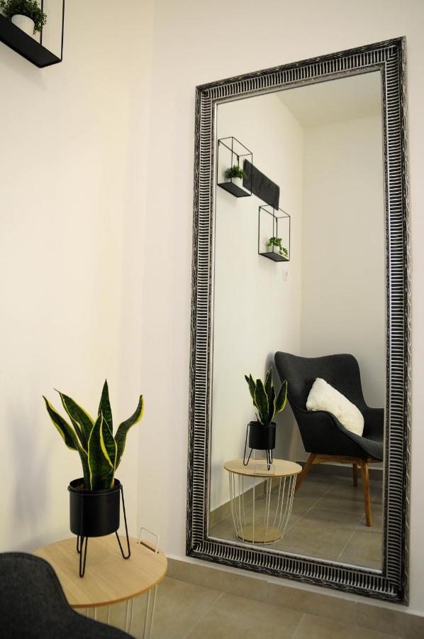 Apartman Gulliver In The Center, 10 Meters From The Sea With Private Parking In Natural Shade Rabac Eksteriør bilde