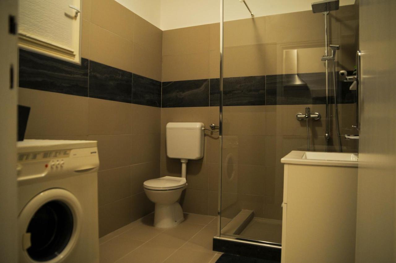 Apartman Gulliver In The Center, 10 Meters From The Sea With Private Parking In Natural Shade Rabac Eksteriør bilde