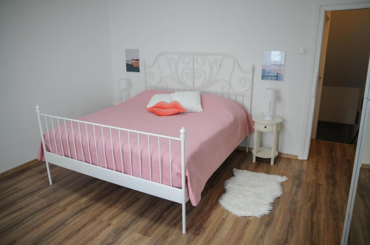 Apartman Gulliver In The Center, 10 Meters From The Sea With Private Parking In Natural Shade Rabac Eksteriør bilde