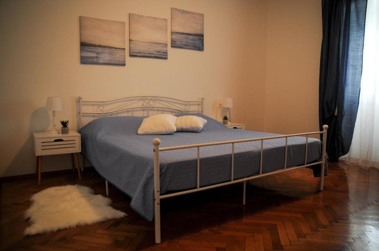 Apartman Gulliver In The Center, 10 Meters From The Sea With Private Parking In Natural Shade Rabac Eksteriør bilde